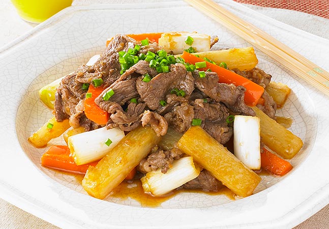 山芋と人参と牛肉の黒酢炒め