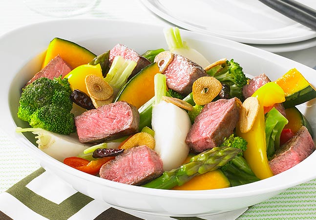 牛肉と温野菜のジュワっとヘルシーサラダ