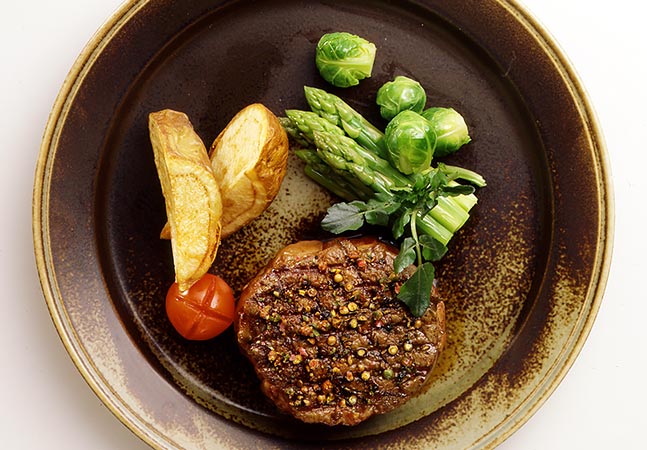 スリーカラー・ペッパーステーキ