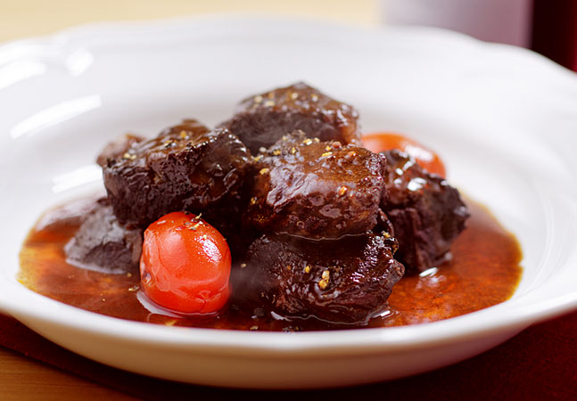 牛肉の赤ワイン煮